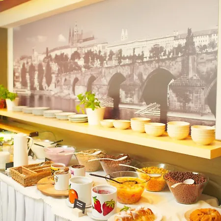 Hotel Charles 3*
