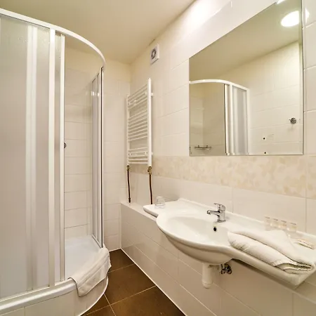 Charles Ξενοδοχείο 3*