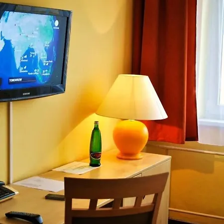 Charles 3* Πράγα